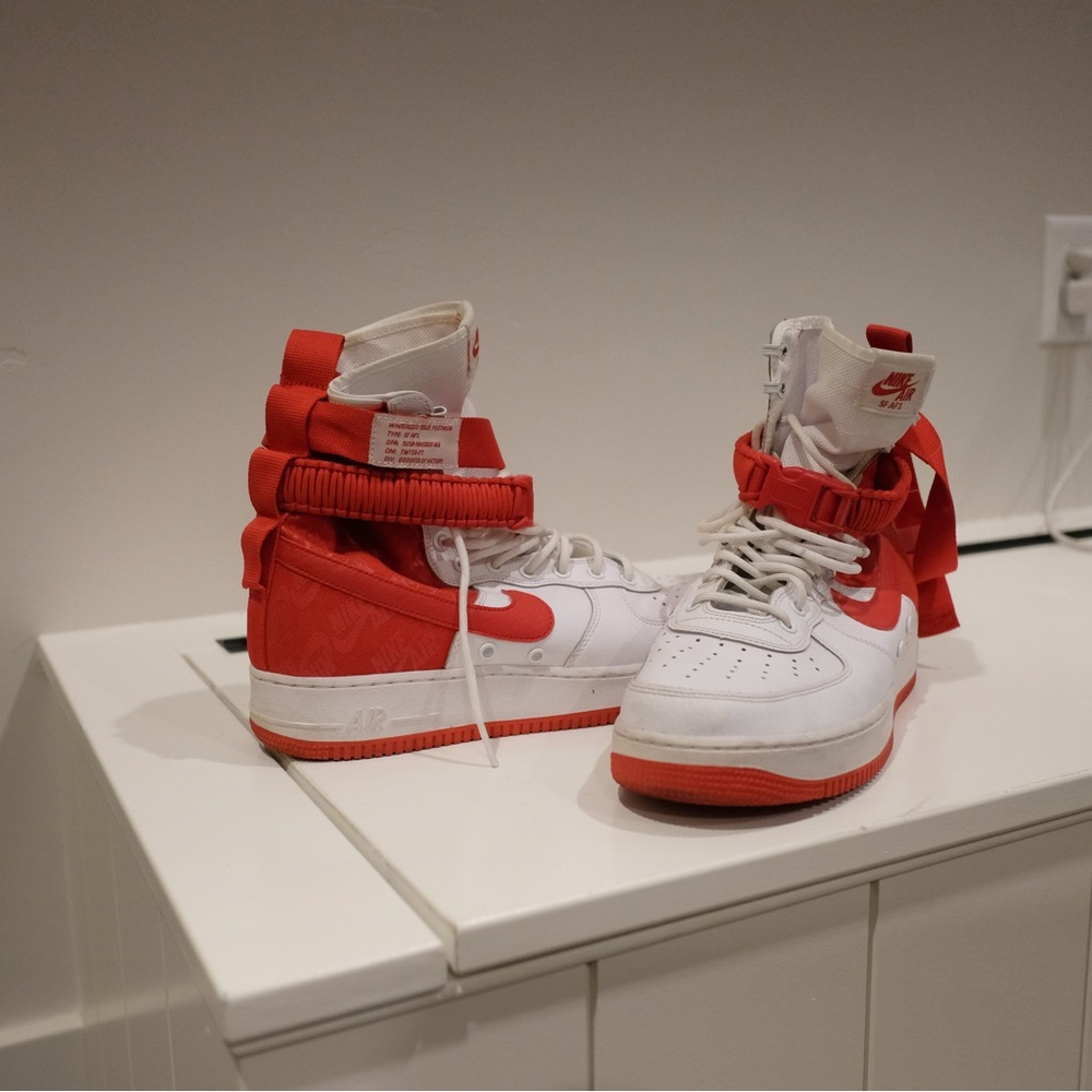 NIKE AF 1 AIR FORCE ONE - University Red / White Size 11